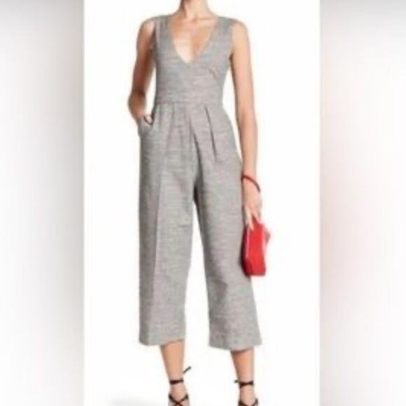 Line & Dot size medium romper jumpsuit Gray Cropped one piece casual guest new - Picture 1 of 13